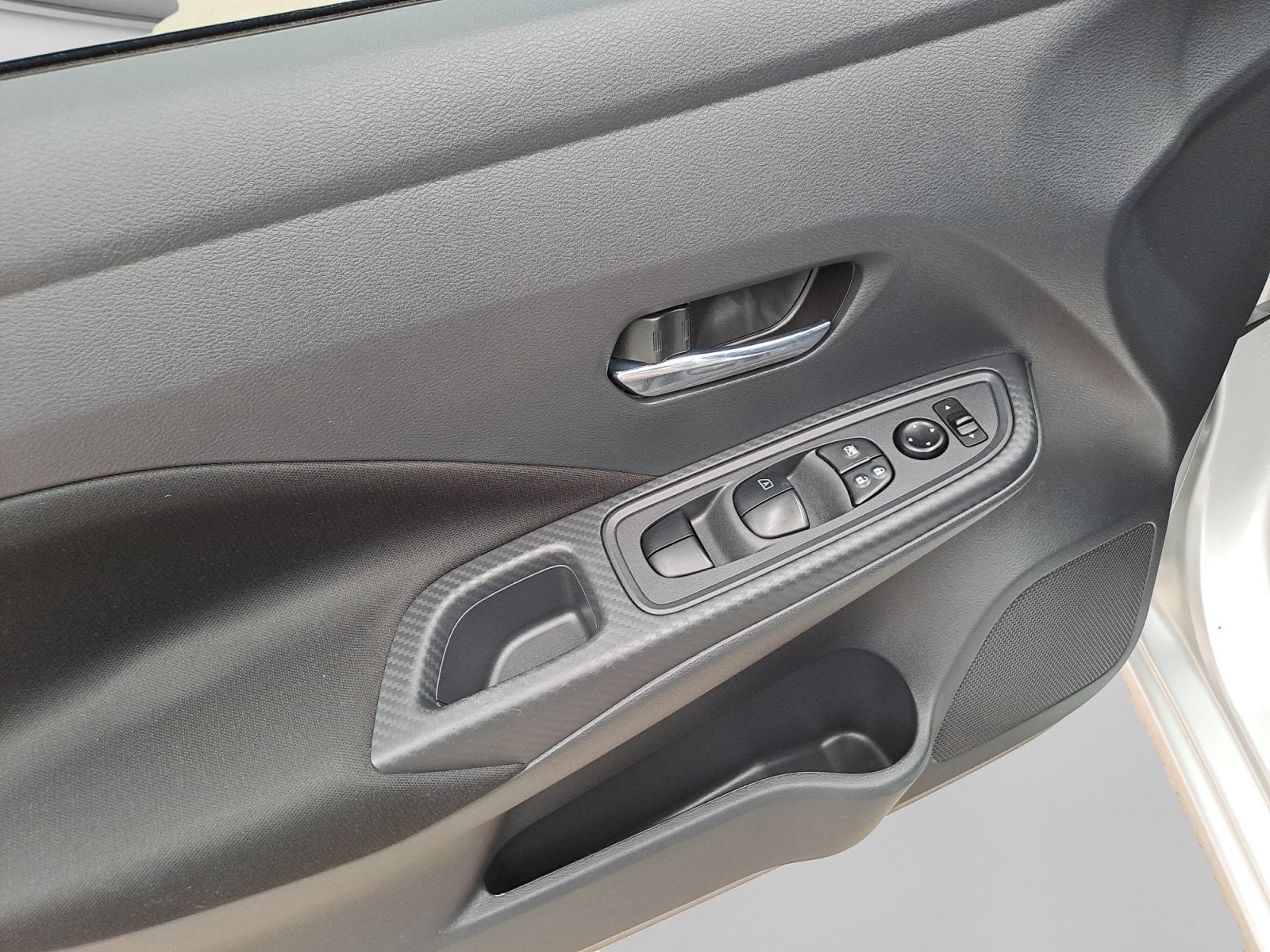 2025 Nissan VERSA ADVANCE MT 25
