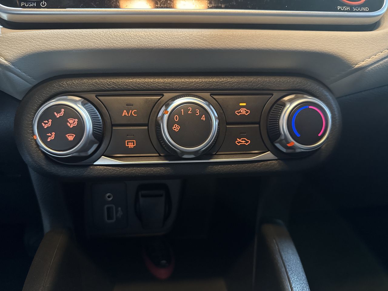 2020 Nissan VERSA ADVANCE MT