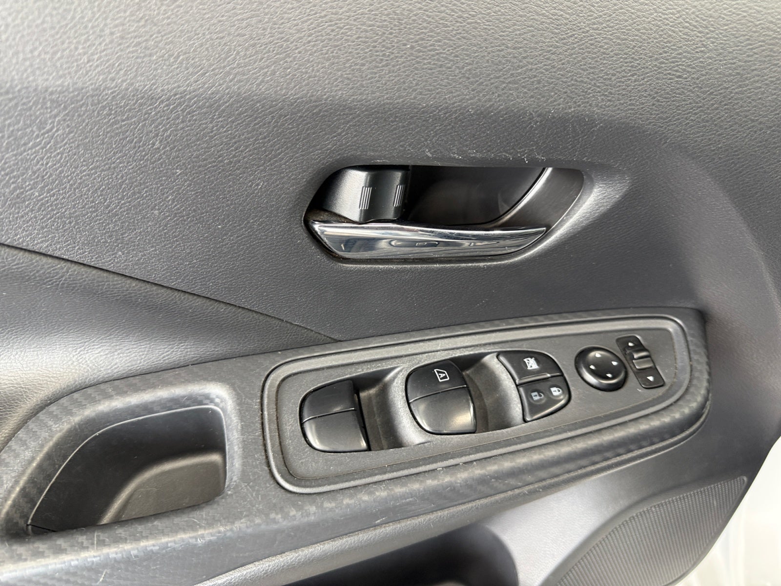 2020 Nissan VERSA ADVANCE CVT