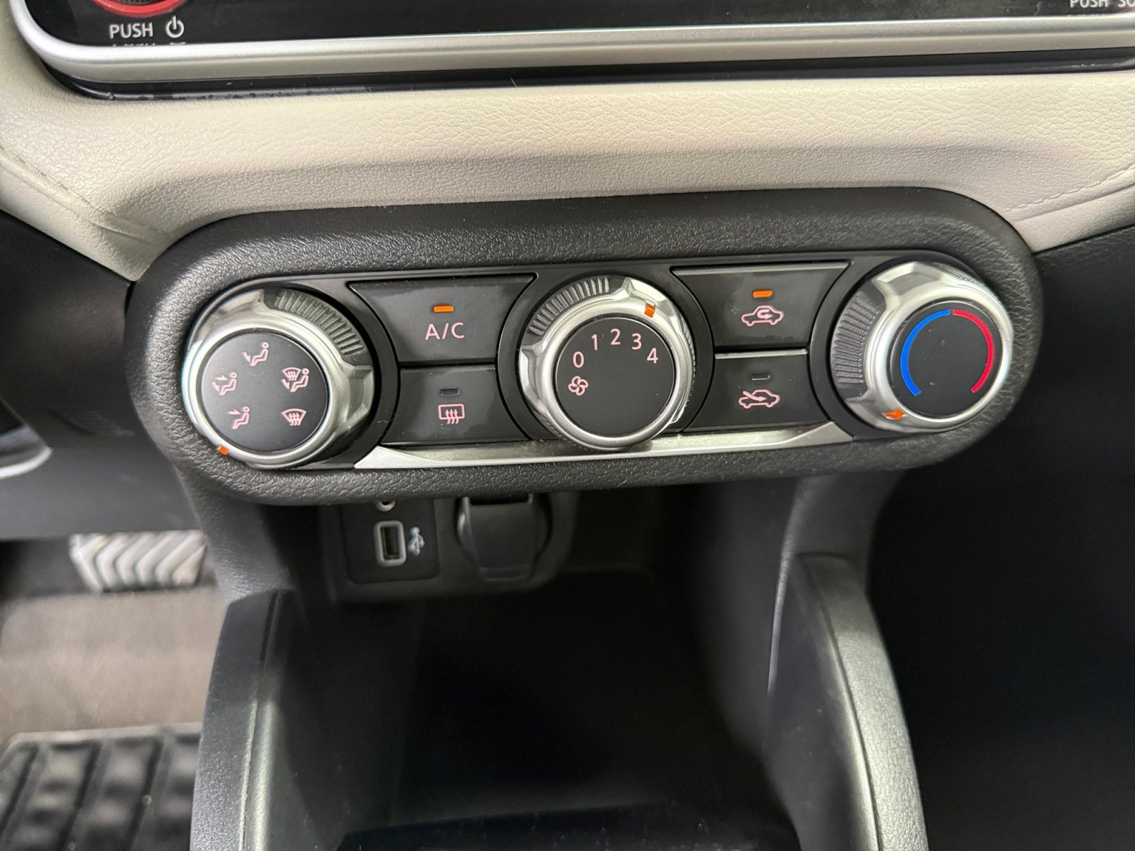 2020 Nissan VERSA ADVANCE CVT