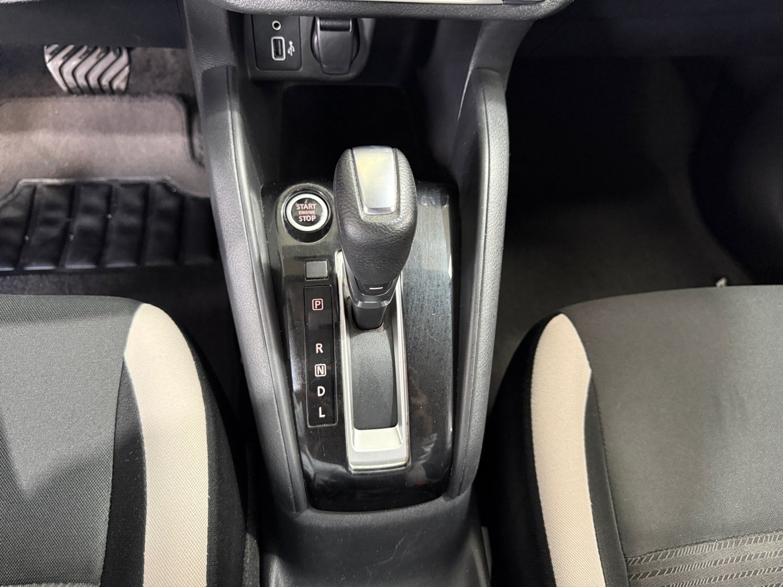 2020 Nissan VERSA ADVANCE CVT