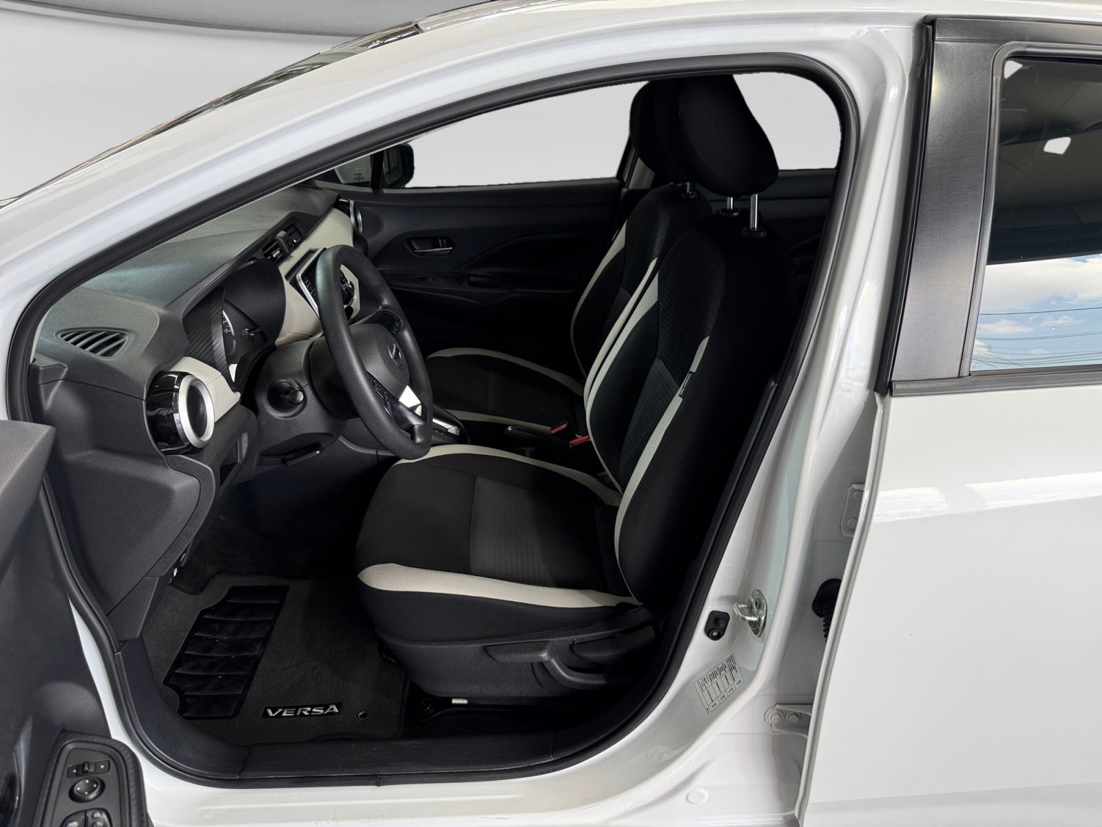 2020 Nissan VERSA ADVANCE CVT