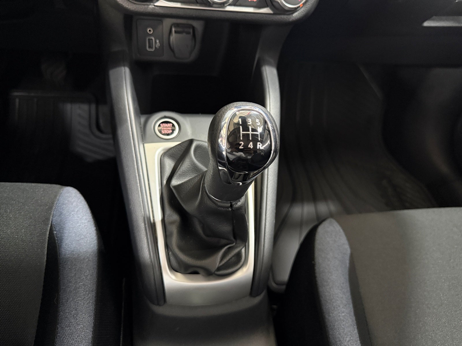 2024 Nissan VERSA ADVANCE MT 24