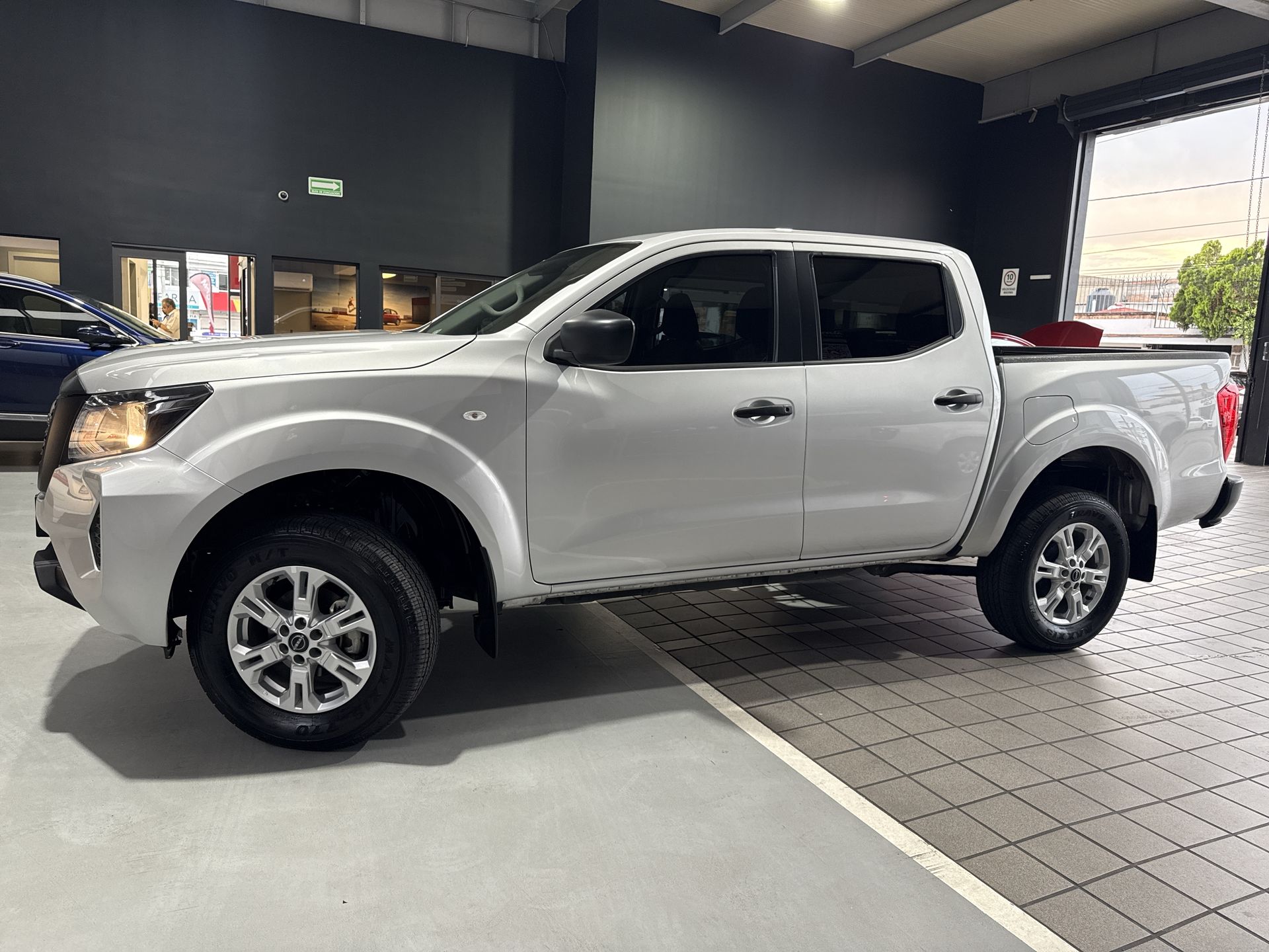 2025 Nissan FRONTIER XE TM 25