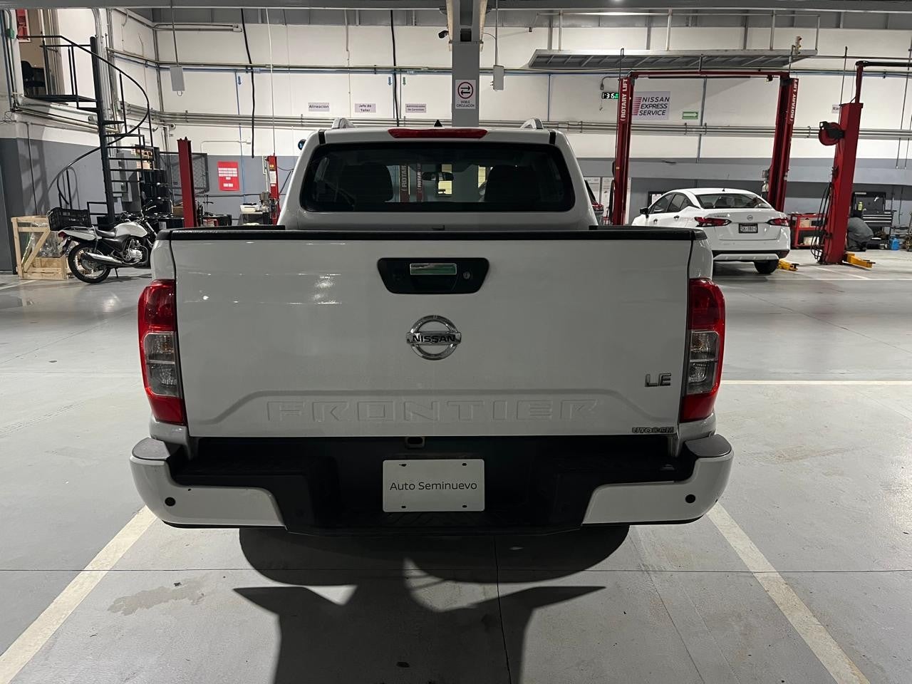 2022 Nissan FRONTIER LE TA 22