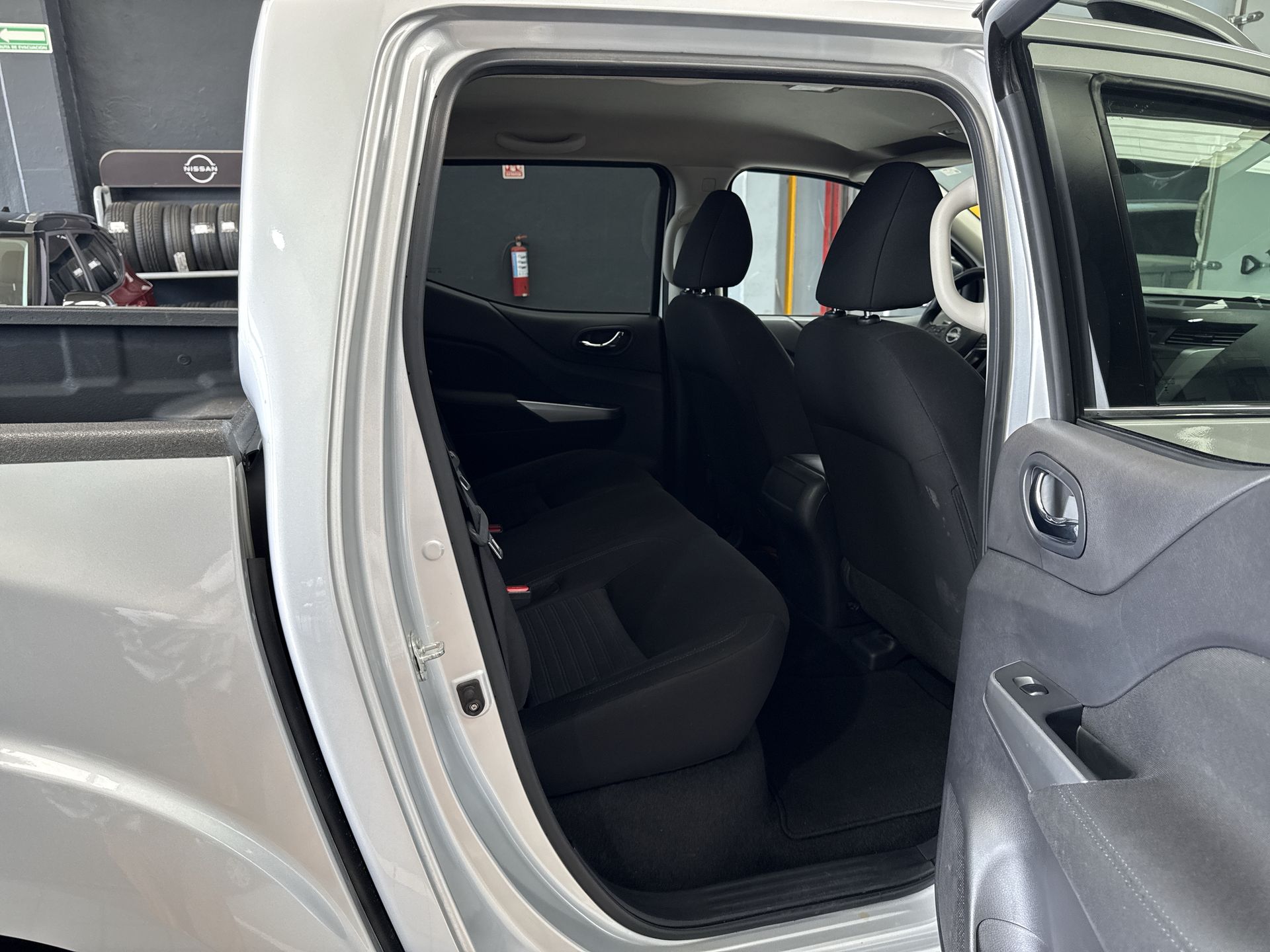 2024 Nissan FRONTIER FRONTIER LE TM 24
