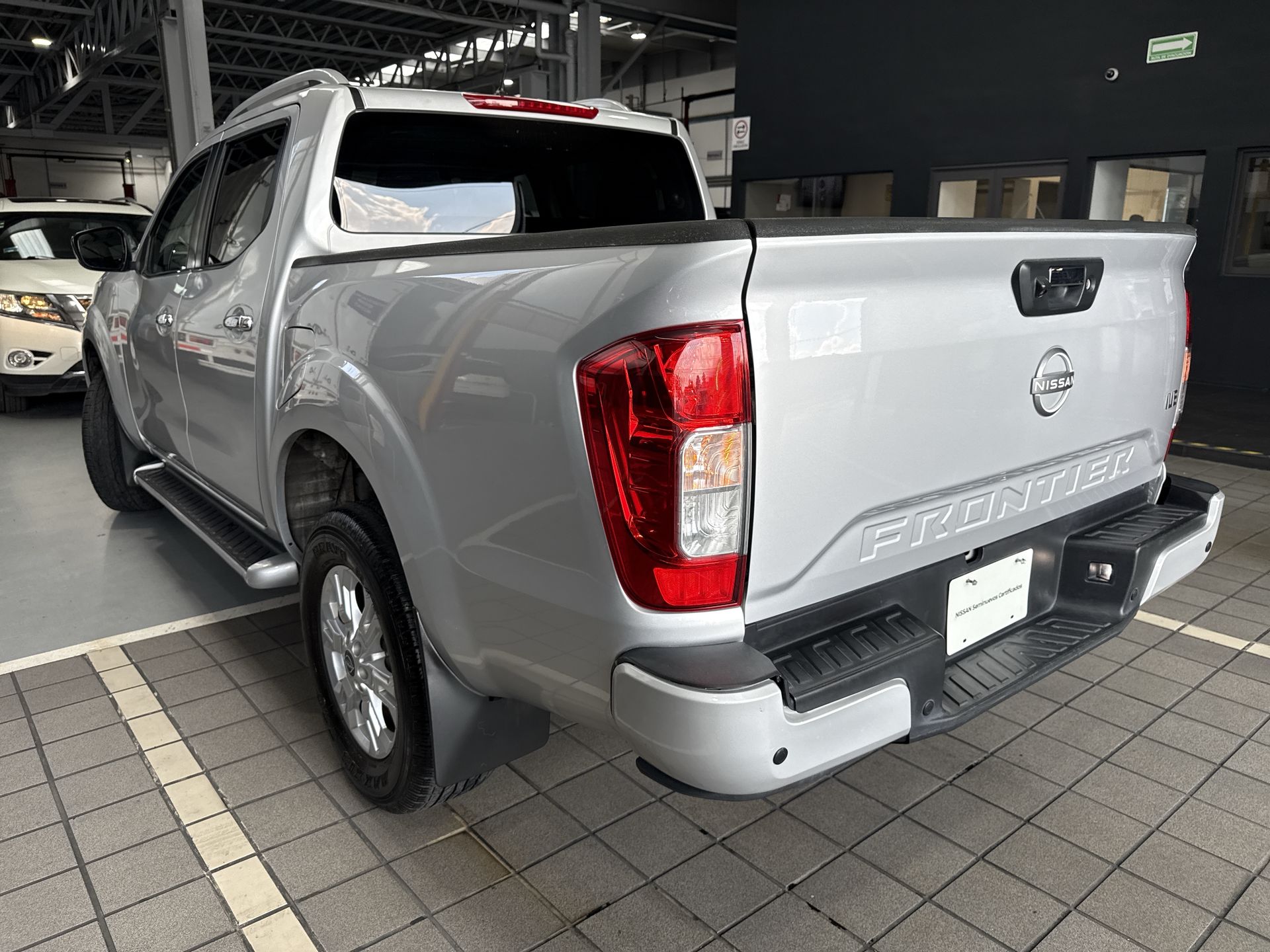 2024 Nissan FRONTIER FRONTIER LE TM 24